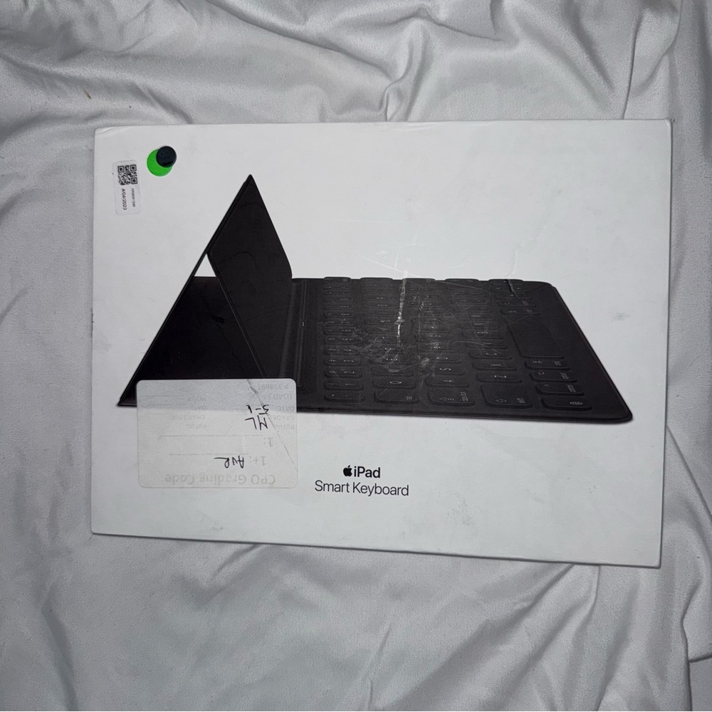 Apple iPad Smart Keyboard in Black